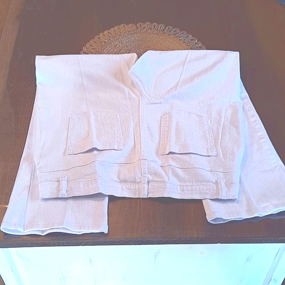 DG2 NWOT WHITE JEANS 16 W